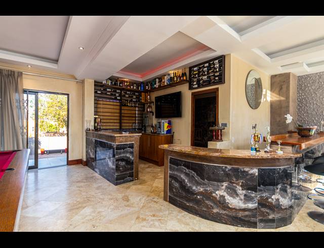 3 BEDROOM HOUSE TO LET IN WEST BEACH